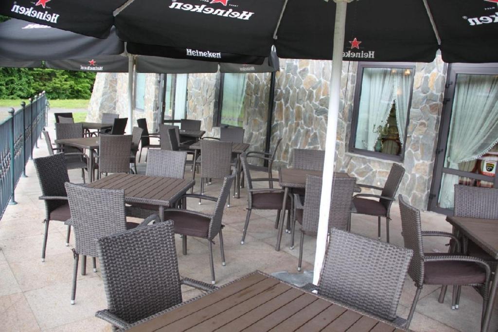 Hotel Salamandra Hoczew Extérieur photo